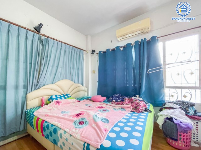 *****บ้านเดี่ยวมือสองย่านนนทบุรี ม.กาญจนาลักษณ์5 กาญจนาฯ เนื้อที่ 56 ตร.ว. ฟังก์ชันครบ 3 ห้องนอน 3 ห้องน้ำ 2 ที่จอดรถ บ้านเดี่ยวต่อเติมเต็ม พร้อมอยู่ บนทำเลคุณภาพ เชื่อมต่อถ.กาญจนาภิเษก ใกล้รถไฟฟ้าสายสีม่วง "สถานีตลาดบางใหญ่" และทางด่วน "ศรีรัช" ห้ามพลาด!